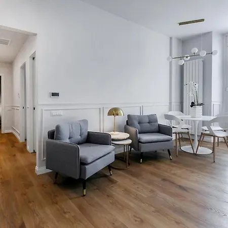 Luxury 2-bedroom Station Apartamento *